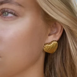 Ane Shell Heart Statement Earring Stainless Steel