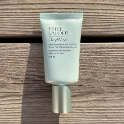 DayWear Sheer Tint Moisturizer SPF15 50ml