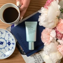 DayWear Sheer Tint Moisturizer SPF15 50ml