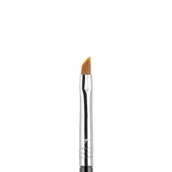 E06 Winged Liner™ Brush