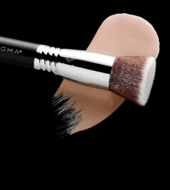 F80 Flat Kabuki™ Brush Chrome
