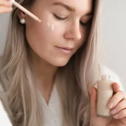 Invisible Illumination Instant Glow Beauty Serum Universal Deep 30ml