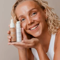 Invisible Illumination Instant Glow Beauty Serum Universal Light 30ml