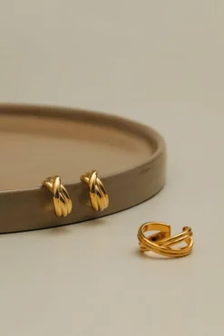 Linear Cross Ear Cuff