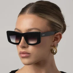 Marsha Black/Smoke Fade