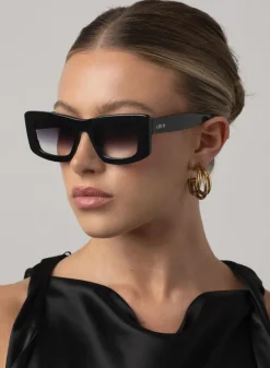 Marsha Black/Smoke Fade