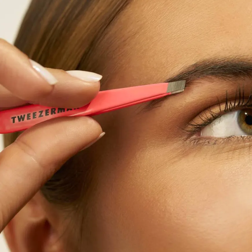 Mini Slant Tweezer Geranium