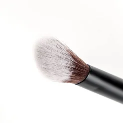 No. 25 Brightening Concealer Brush