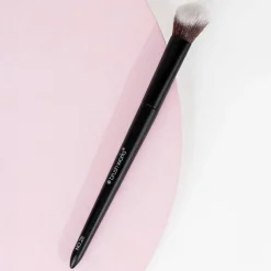 No. 25 Brightening Concealer Brush