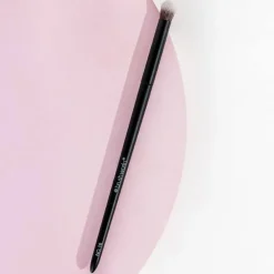 No. 16 Tapered Blending Eye Brush