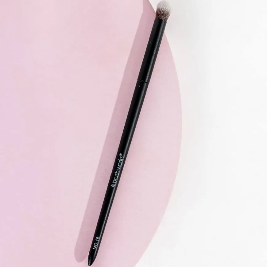No. 16 Tapered Blending Eye Brush