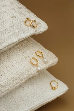 Oval Wave Pearl Drop Hoop Earrings