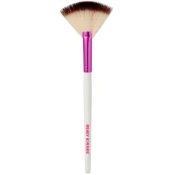Ruby Kisses Fan Brush