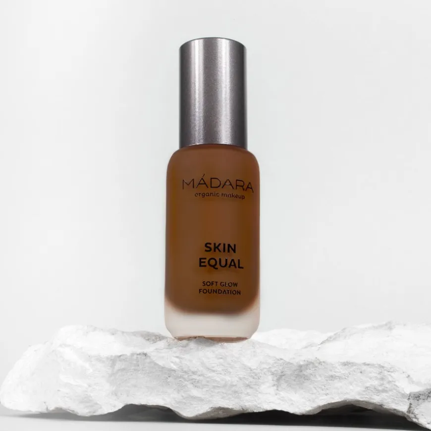 Skin Equal Foundation #100 Mocha 30ml