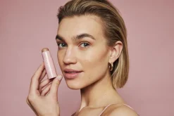 The Wonder Stick Bronze & Contour Icy Chai 8g