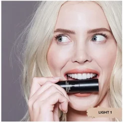 Tinted Blur Foundation Stick Nude 1 Light 6,2g