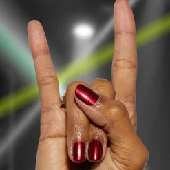 VINYLUX Long Wear Polish Red Baroness #139 15ml